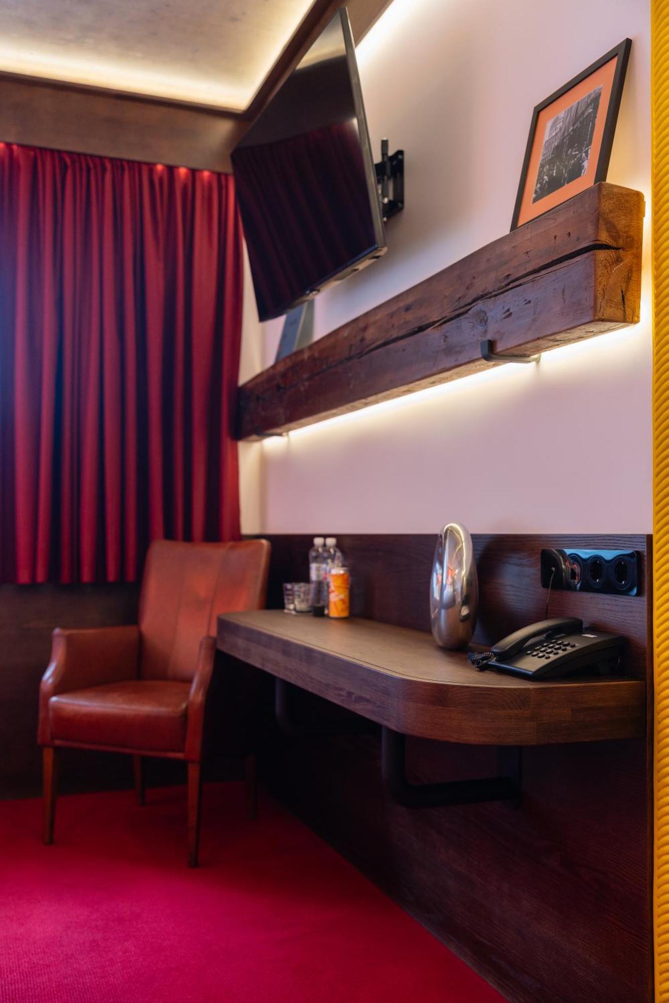!Fest Hotel Rynok Square Львов Экстерьер фото