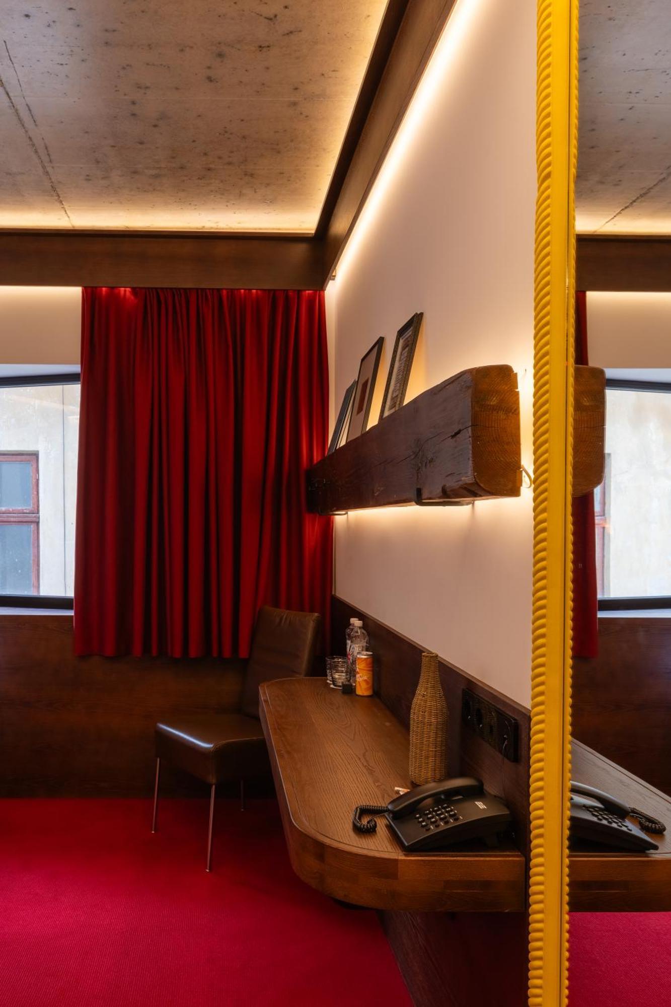 !Fest Hotel Rynok Square Львов Экстерьер фото