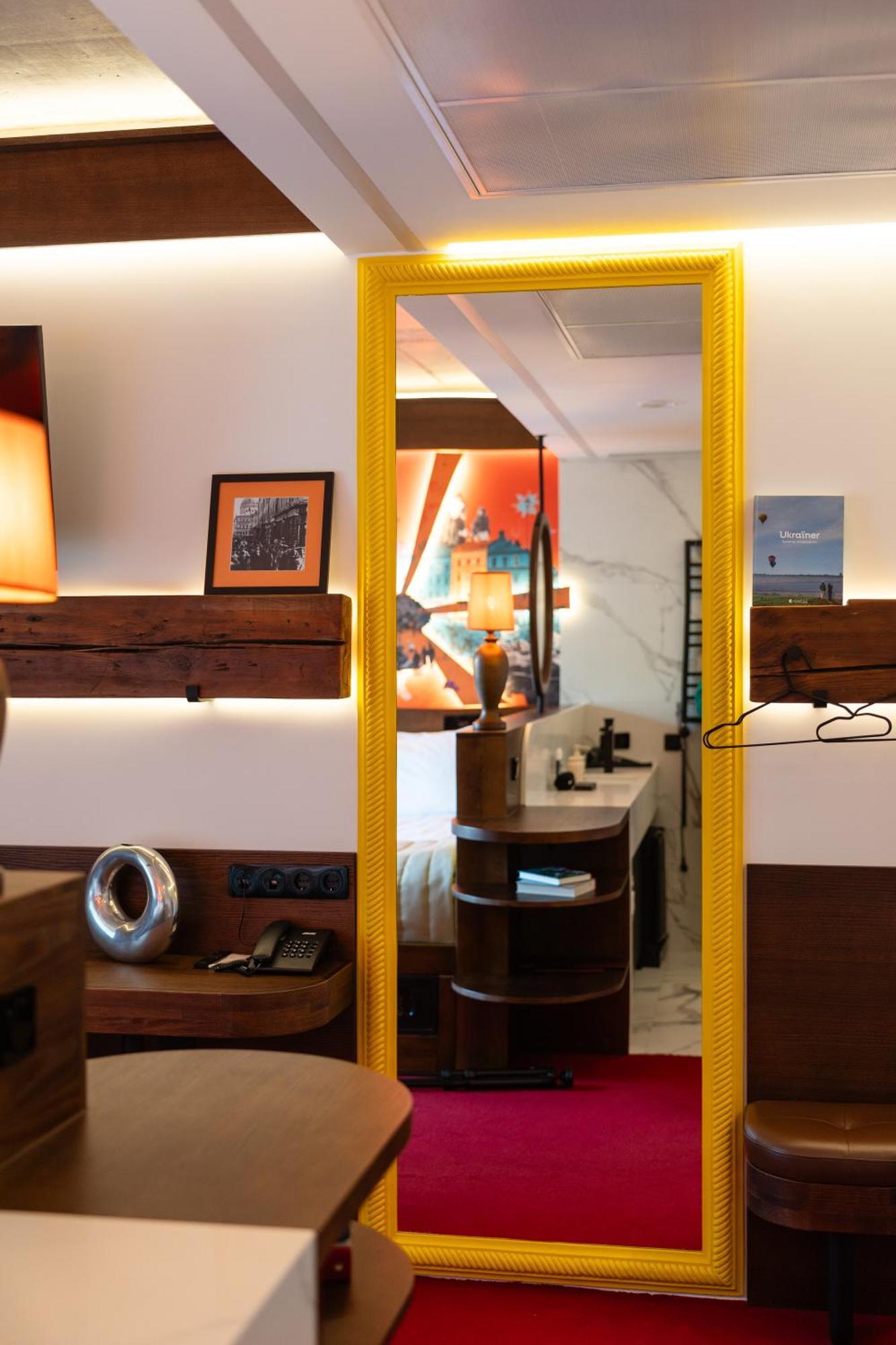 !Fest Hotel Rynok Square Львов Экстерьер фото