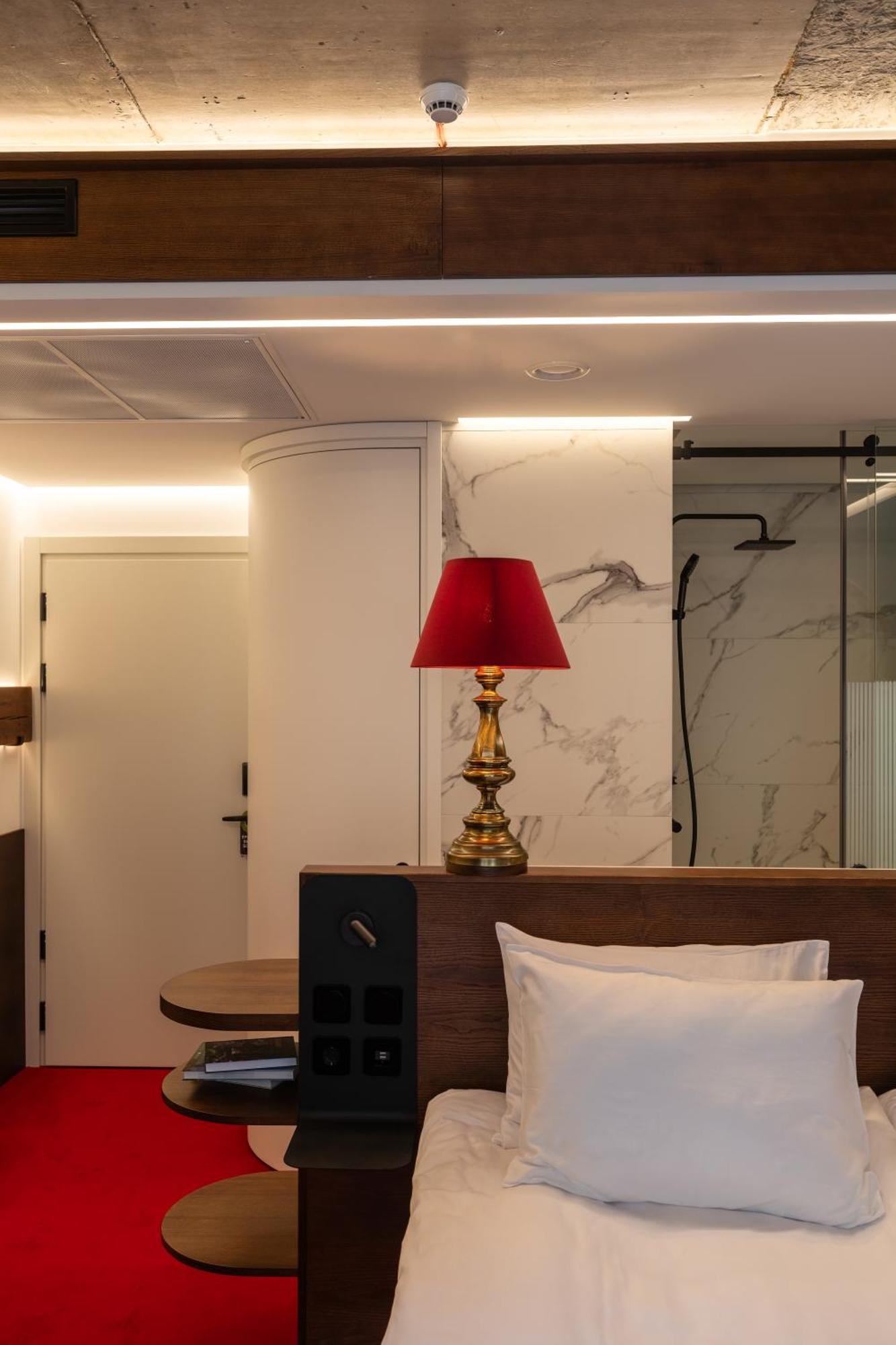 !Fest Hotel Rynok Square Львов Экстерьер фото